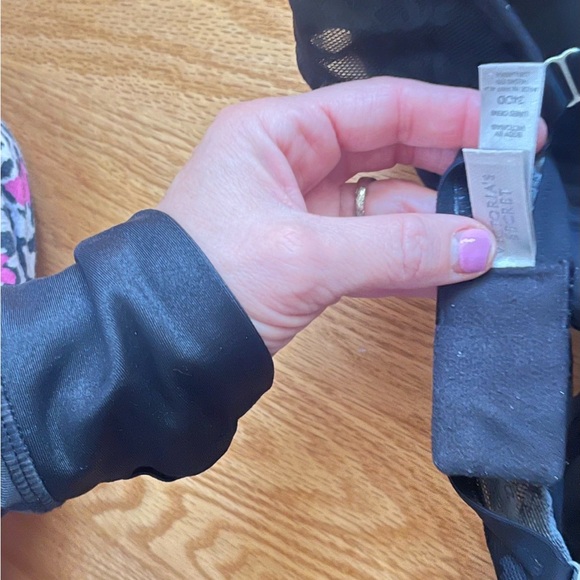 Black bra size 34d - Picture 2 of 3